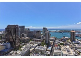 Chinatown living in this Honolulu Park Place penthouse